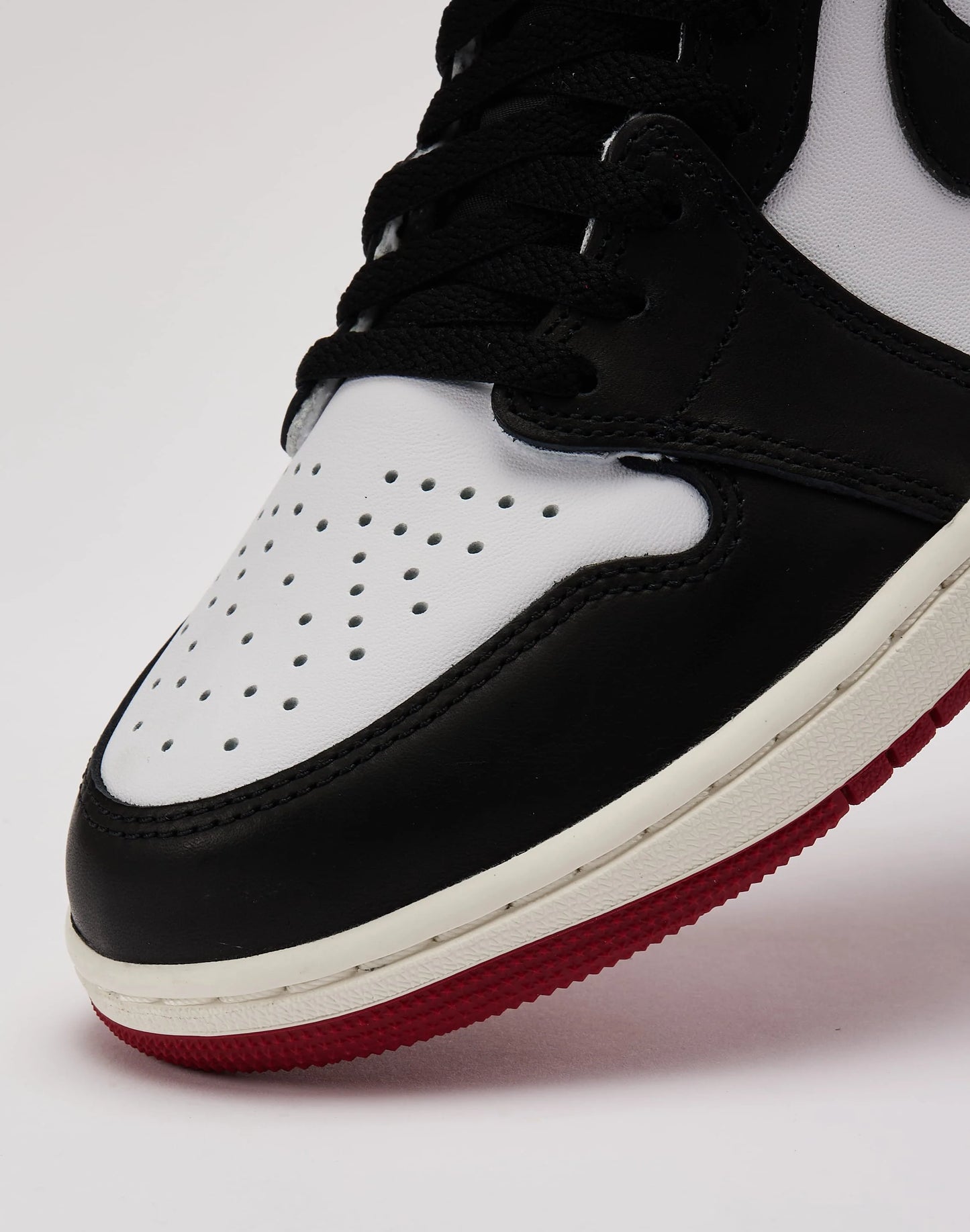 JORDAN 1 HIGH BLACK TOE