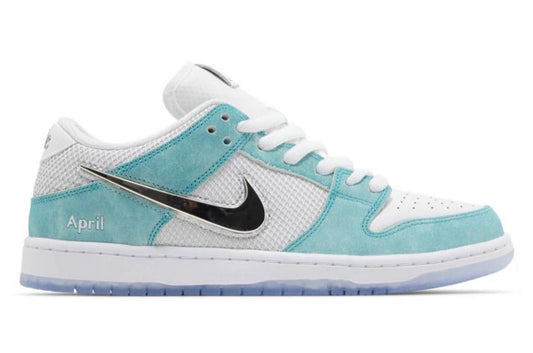 dunk sb april