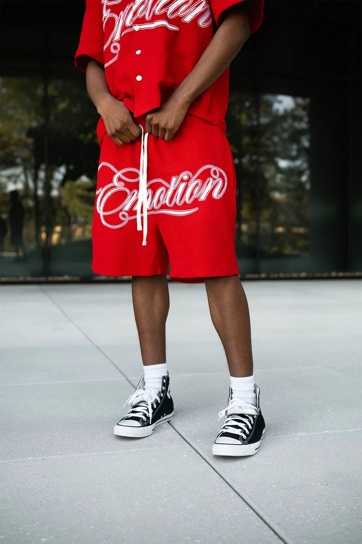 Mixed emotion red short