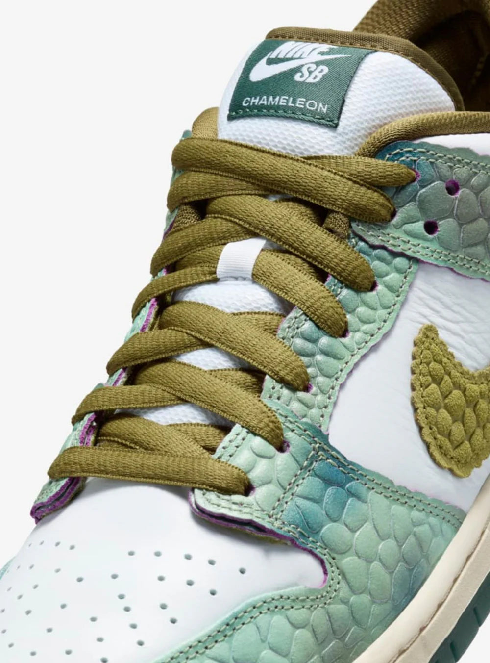 Nike SB Dunk Low - Chameleon