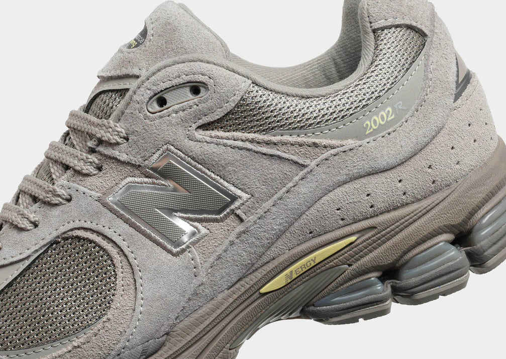 New balance 2002r